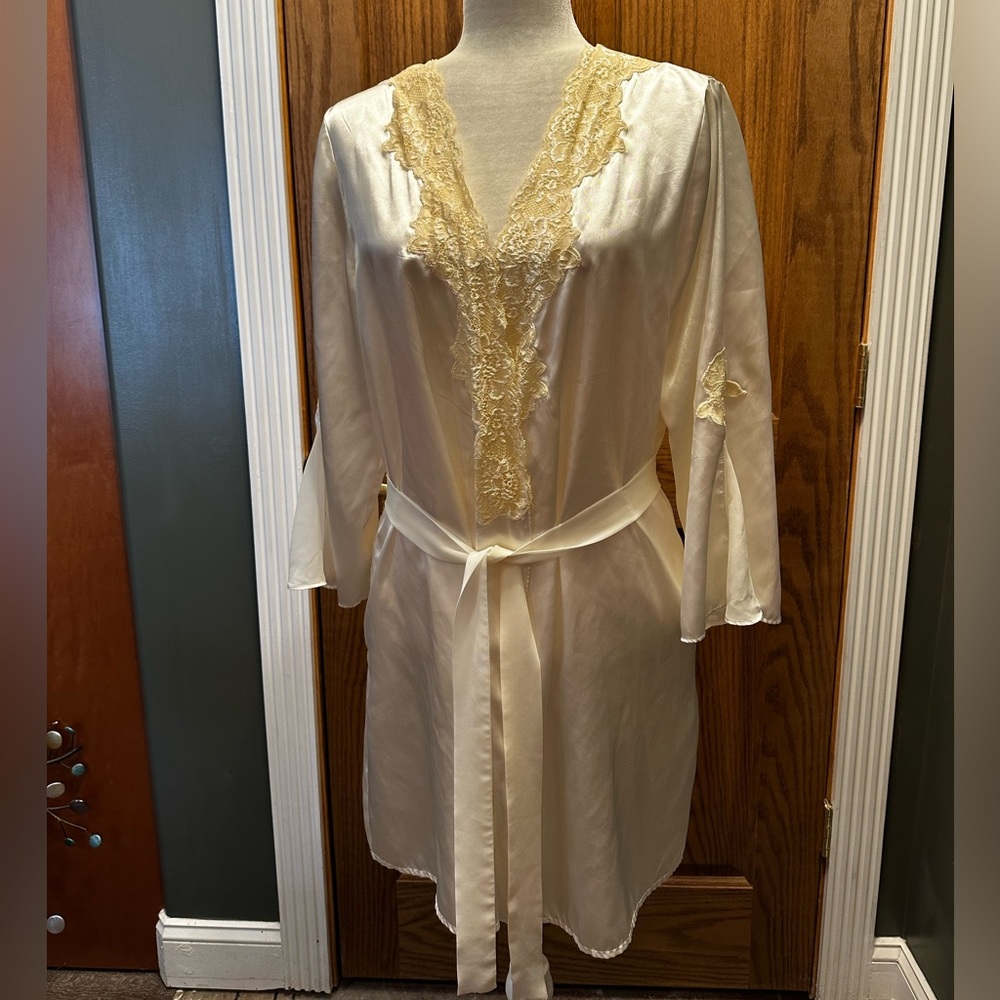 Vintage Jones New York short Cream Lace Robe flowing sleeves GORGEOUS! Sz Large